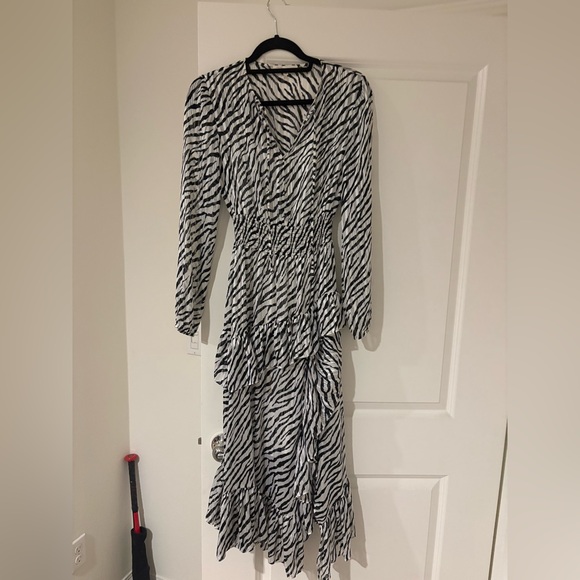 Maje Black and White Patterned Long Sleeve Dress - Picture 3 of 6